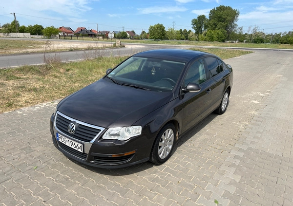 Volkswagen Passat cena 13900 przebieg: 252124, rok produkcji 2006 z Konin małe 106